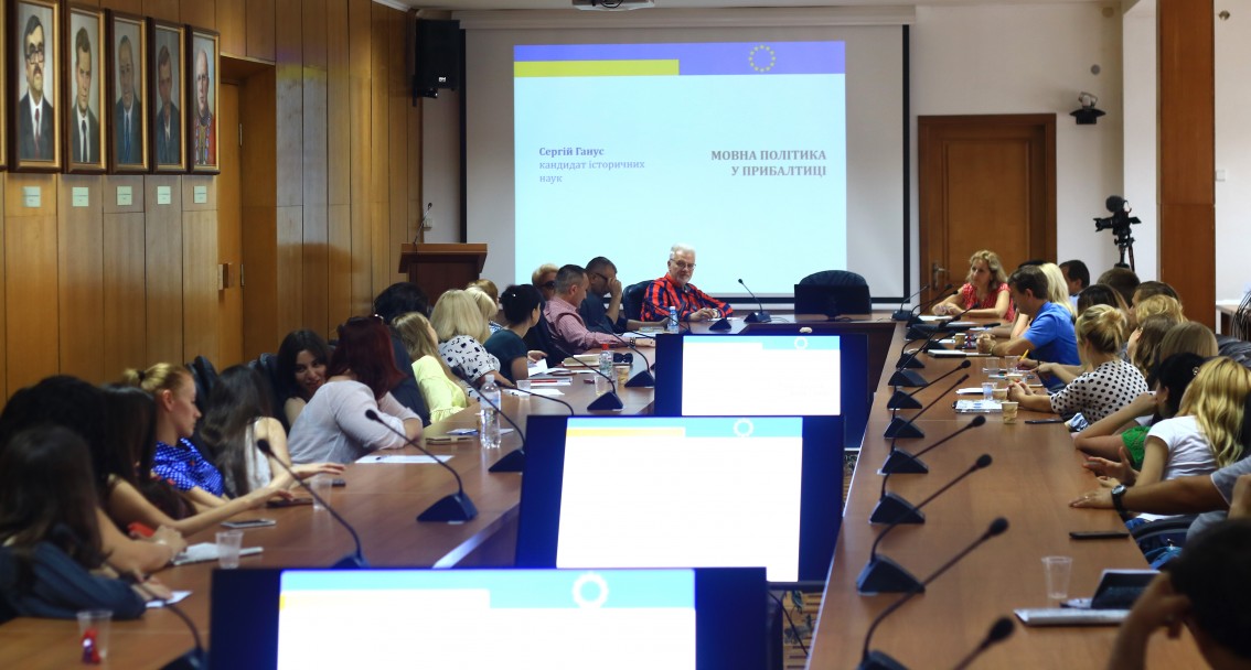 Ви зараз переглядаєте Науковці УжНУ шукають для України її унікальний шлях вирішення мовного питання