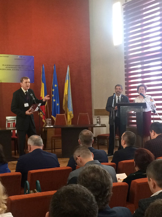 Виступає Микола Вегеш