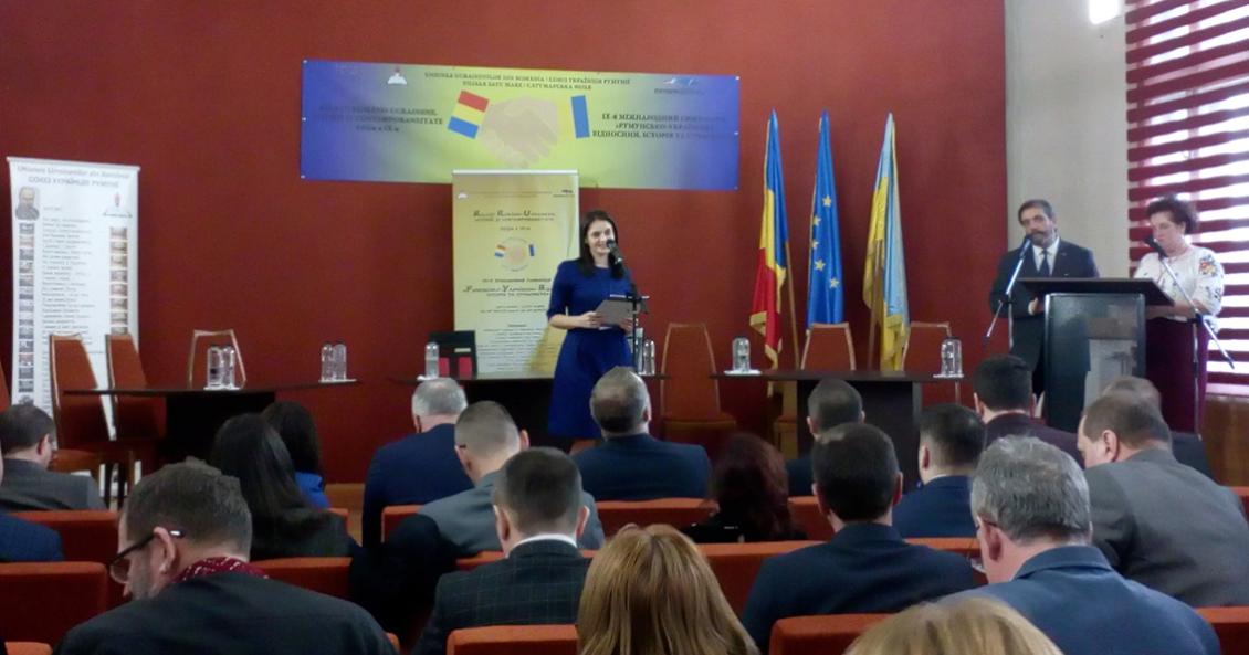 Оксана Свєженцева передає вітання від ректора УжНУ Володимира Смоланки