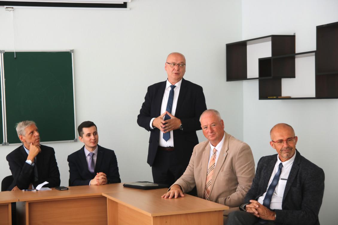 Ви зараз переглядаєте Перший у новому навчальному році міжнародний візит до УжНУ приймав філологічний факультет