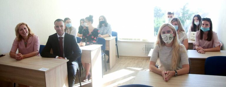 На передньому плані – Галина Шумицька, Павол Паніс та Мирослава Лендьел