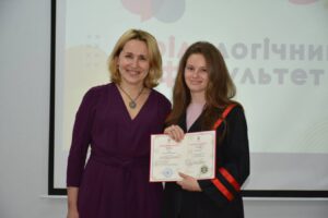 Детальніше про статтю Успішний професійний шлях вирушили торувати випускники філологічного факультету