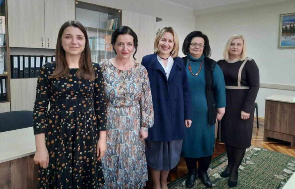 Представниці оргкомітету Галина Шкурко, Алла Галас, Галина Шумицька, Наталія Венжинович, Вероніка Баньоі