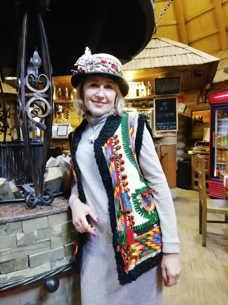 У народному одязі