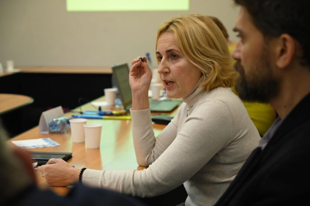 Виступає професор Галина Шумицька