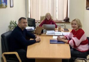 Детальніше про статтю Мовні біографії війни: українські науковці за підтримки швейцарських партнерів досліджують, як стрес і міграція змінюють мовний та соціокультурний код