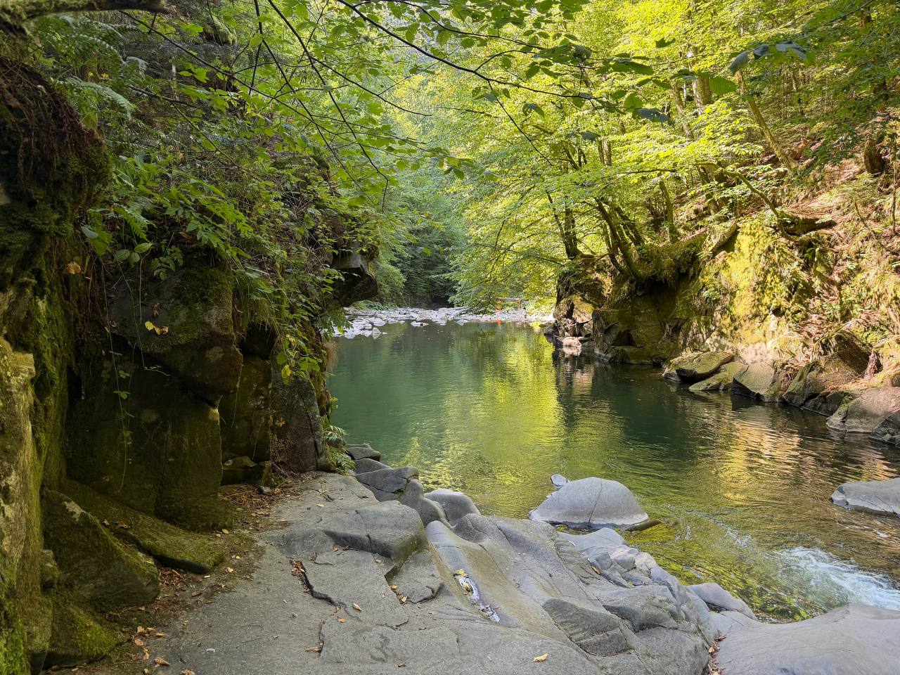 Блакитна лагуна на Закарпатті